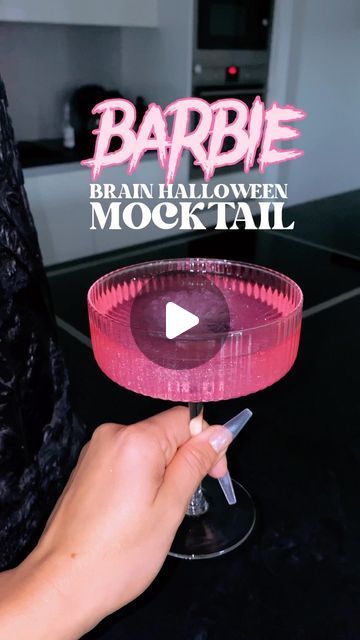 Sandrina Önal on Instagram: "BARBIE-WEEN 🧠👻🖤🫶🏼Girls Mocktail ✨ Step into the pink-tastic world of Halloween Barbies with our wild raspberry Barbie mocktail, complete with pink brain-shaped ice cubes and edible glitter. Let’s paint the night pink for a glam girls’ Halloween bash! 💖🍹✨ #BarbieGlamNight #HalloweenBarbieBash   Ingredients: @fluere_drinks raspberry drink non alcoholic  @schweppes wild raspberry  Edible glitter ✨  Make the brain ice cubes 🧊 with the edible glitter  My glasses are from @7oclock.de safe -25% with my code Sandrina25 till 31.10.23   *werbung   #halloween #halloweenparty #halloweenfood #halloweendrinks #girlsnight #girlsnightout #girlsnightin #barbiedoll #icecube  #glitter #edibleglitter #halloweendecor #halloweendecorations #halloweenideas #halloweenrecipes # Pink Halloween Cocktails, Girls Night Drinks, Raspberry Drink, Barbie Halloween, Halloween Movie Night, Halloween Bash, Halloween Cocktails, Glam Girl, Halloween Drinks