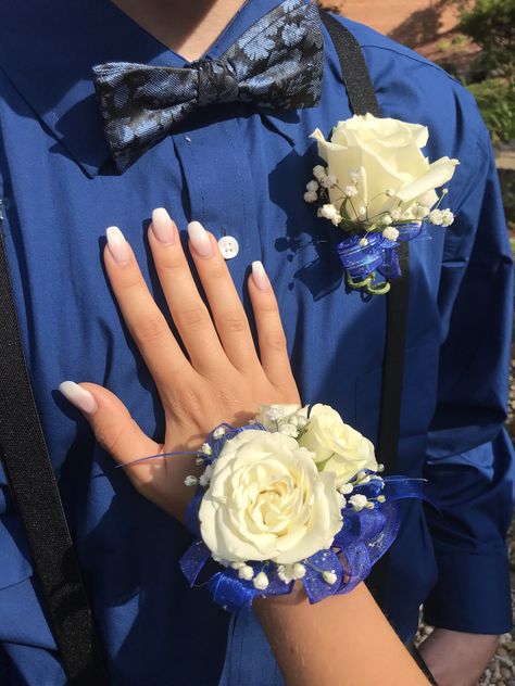 Blue Prom Couple, Prom Corsage Blue, Blue Corsage, Couple Prom, Homecoming Poses, Hoco 2024, Prom Trends, Homecoming Corsage, Prom For Guys