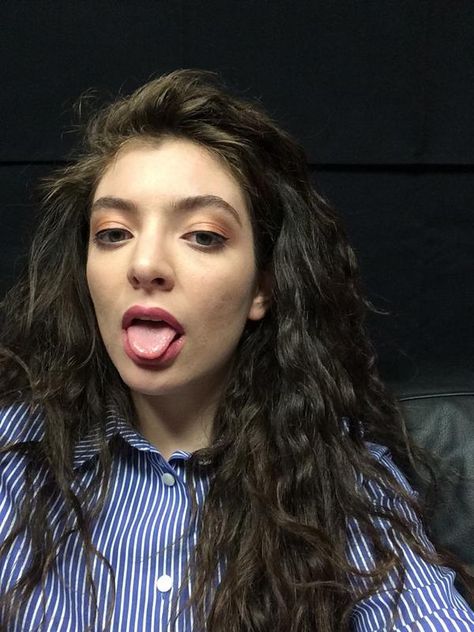 The 21 Most Majestic Things That Happen During A Lorde Concert Lorde Hair, Celebrity Selfies, Fav Person, Celebrity Travel, Justin Timberlake, Lorde, Famous Faces, Girls In Love, Mtv