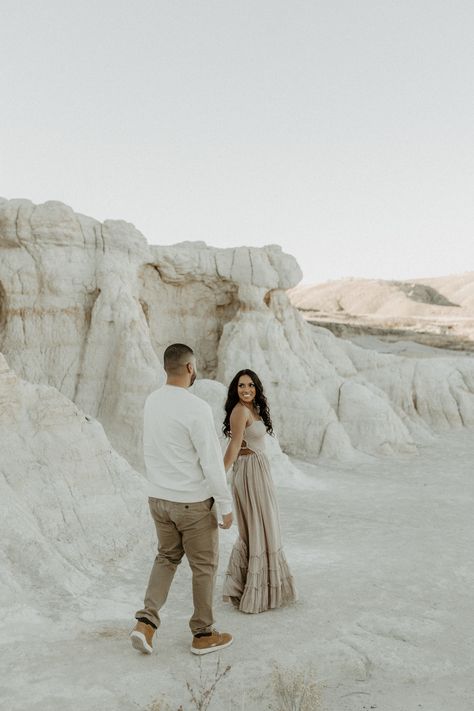 Intimate and romantic engagement session at the Paint Mines in beautiful colorful Colorado. Adventurous, carefree, boho couple. Outdoor engagement session in nature. Engagement photo ideas and inspiration for adventurous couples. Neutral engagement session outfit inspiration. | Emma Halet Photography | Traveling Wedding, Elopement, and Engagement Photographer | via www.emmahalet.com Boho Couple, Photography Traveling, Engagement Locations, Engagement Session Outfits, Engagement Outfits, Elopement Locations, Photoshoot Outfits, Engagement Photoshoot, Couples Photoshoot