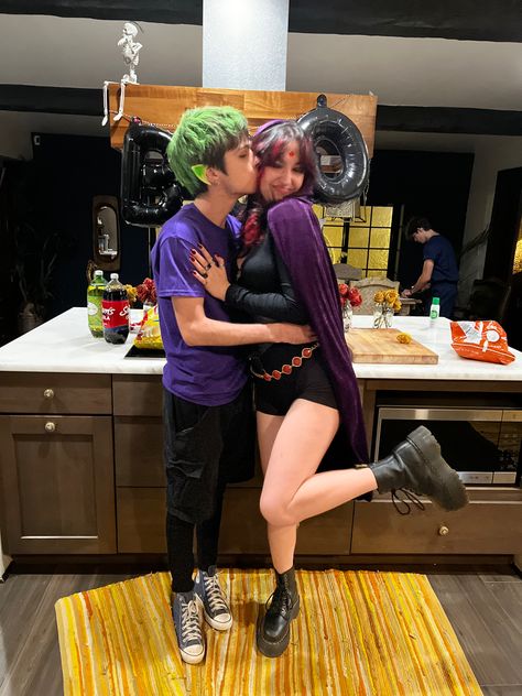 Alt Couples Halloween Costumes, Cupples Costumes Halloween, Couple Matching Outfits Halloween, Couple Customes Ideas, Star Fire And Robin Halloween Costume, Relationship Costumes Halloween, Halloween Bf Gf Costumes, Cupples Halloween Costumes Ideas Cute, Bc And Gf Halloween Costumes