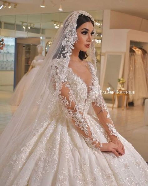 Spanish Wedding Dress Spain, Wedding Hairstyles For Bride With Veil, Charro Wedding Dress, Spanish Wedding Dress, Cowgirl Photography, Wedding Dress Illustrations, Queen Wedding Dress, Mexican Wedding Dress, Glam Bride