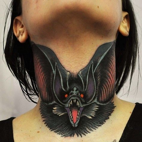 Throat Tattoo, Bat Tattoo, Geniale Tattoos, Tatuaje A Color, Trendy Tattoos, Old School Tattoo, Skin Art, Neck Tattoo, Minimalist Tattoo