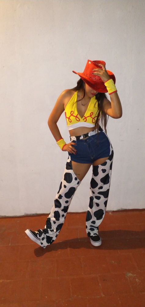 Jesse Outfit Toy Story, Jessie You Story Costume, Jessie Outfit Toy Story, Cute Woman Halloween Costumes, Jesse Cowgirl Costume, Disfresses Halloween Mujer, Jessie Halloween Costume Women, Jesse From Toy Story Costume, Jessy Toy Story Costume Woman