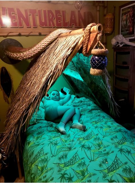 Tiki Bedroom, Tiki House, Cool Kids Rooms, Hawaiian Tiki, Enchanted Tiki Room, Tiki Decor, Tiki Bar Decor, Tiki Lounge, Hawaiian Decor