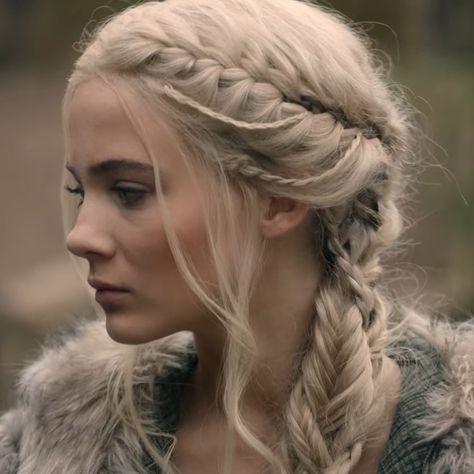 Ciri Witcher Hairstyle, Ciri Hairstyle, Medieval Photography, Medieval Makeup, Targaryen Dresses, Ciri The Witcher, Freya Allan, Anya Chalotra, Ash Hair