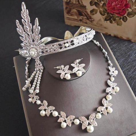 1920s Accessories Jewelry, Gatsby Wedding Decorations, 20s Jewelry, Art Deco Wedding Jewelry, Gala Hair, Gothic Jewelry Diy, Gatsby Gala, Flapper Accessories, 1920s Jewelry