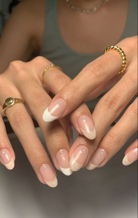 Nail Design Pearls, Nail Inspo Pearl, French Nails Colored, Pearl Nails Design, Model Hands, Pearls Aesthetic, Nails Pearl, Pearl Nail, Simple Acrylic Nails