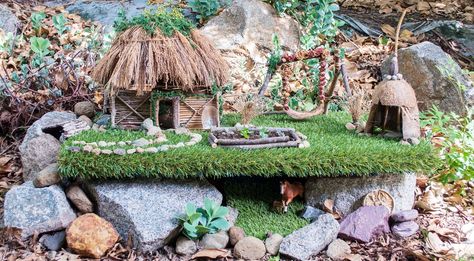 Make a Fairy House from Natural Materials Make A Fairy House, Fairy Diy, Make A Fairy, Toad House, Fairy House Diy, Handmade Fairy, Lawn Ornament, House In Nature, Trailing Plants