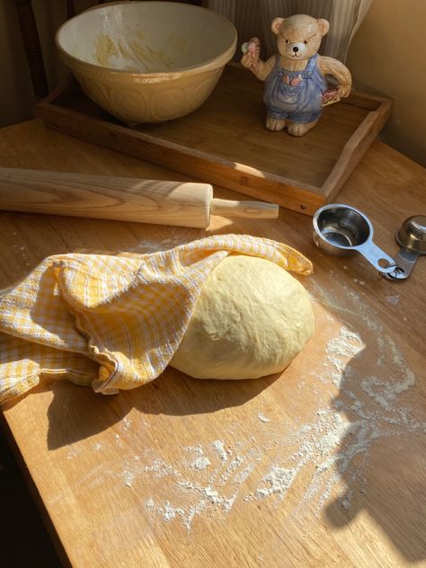 Cooking From Scratch Aesthetic, Bread Baking Aesthetic, Homemade Bread Aesthetic, Bread Making Aesthetic, Baking Bread Aesthetic, Homemaker Aesthetic, Baker Aesthetic, Baking Aesthetic, Quiet Life