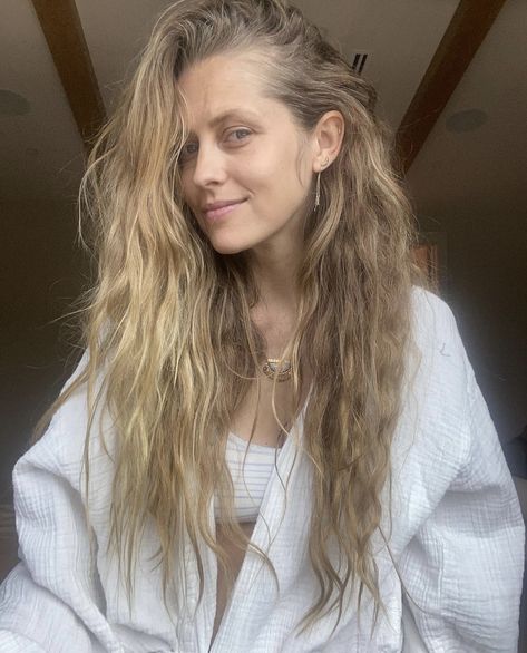 Teresa Palmer Hair, Teresa Mary Palmer, Teresa Palmer, How To Squeeze Lemons, Girl Crush, Face Claims, Hair Color, Blonde, Actresses