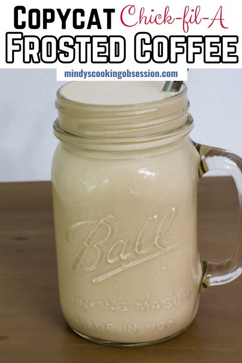 Best Easy Copycat Chick-fil-A Frosted Coffee Recipe - Mindy's Cooking Obsession Frosted Coffee Recipe, Coffee Frosting Recipe, Cold Coffee Drinks Recipes, Coffee And Vanilla, Frosted Coffee, Coffee Milkshake, Coffee Shake, Beverage Recipes, Refreshing Food