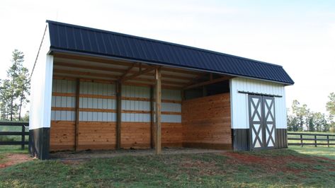 5 Things To Consider When Building A Run-In Shelter Horse Run In Shelter, Small Horse Barns, Horse Farm Ideas, Horse Barn Ideas Stables, Loafing Shed, Horse Shelter, Horse Barn Plans, Farm Shed, Run In Shed