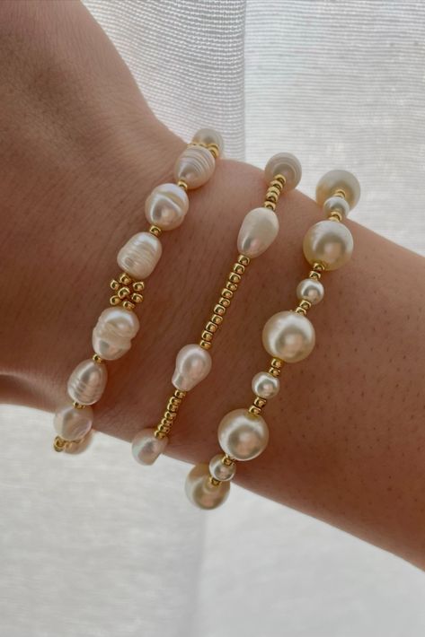 Pearl Seed Bead Bracelet, Trendy Bracelets 2024, Trendy Accessories 2023, Trendy Jewelry 2024, Bead Bracelets Aesthetic, Pearl Bracelet Aesthetic, Tiktok Small Business, Jewelry Small Business, Jewellery Aesthetic