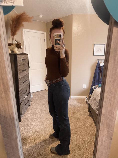 Outfits With Kimes Jeans, Kimes Jeans Outfits, Cute Bootcut Jean Outfits Country, Western Style Fitted Jeans, Country School Outfits, Kimes Ranch Flare Jeans, Kimes Jeans, Stockshow Outfits, Western Hairstyles