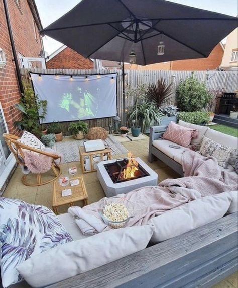 Backyard Hangout, Diy Backyard Patio, Mobile Home Porch, Cozy Backyard, Cozy Patio, Backyard Diy, Back Porch Ideas, Patio Makeover, Backyard Living