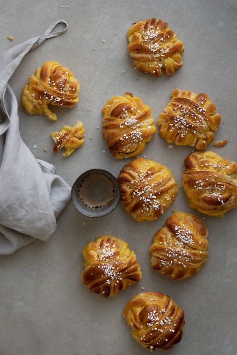 Almond Buns, Saffron Buns Recipe, Saffron Buns, Norwegian Cuisine, Orange Butter, Nordic Recipe, Cardamom Buns, Braided Bread, Nordic Kitchen