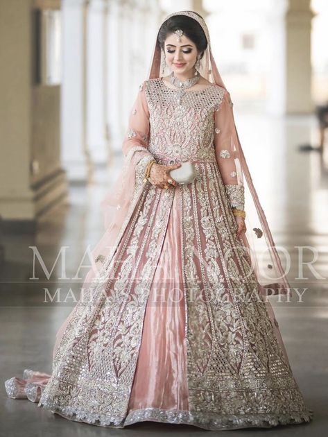 Walima Bride, Walima Dresses, Pakistani Bridal Dress, Muslim Bridal, Indian Wedding Gowns, Nikah Dress, Red Bridal Dress, Pakistani Bridal Makeup, Walima Dress