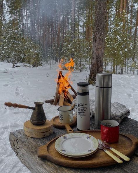 Winter Coffee Aesthetic, Winter Picnic, Happy Christmas Day, Camping Set Up, Enjoy Winter, Winter Coffee, Winter Photo, Picnic Time, Winter Love