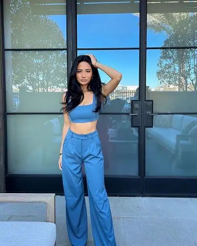 Kayla Kosuga Kayla Kosuga, Famous Americans, Business Class, Mom Outfits, Net Worth, Get Up, Youtubers, Two Piece Pant Set, Dress Up