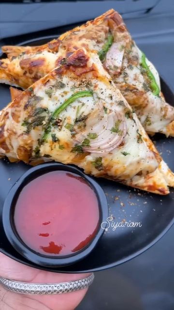 Pasta Filling, Pasta Sandwich, Delhi Street Food, Delhi Street, Street Food Business, Beyond Imagination, Pizza Sandwich, Food Pasta, Vegetarian Fast Food