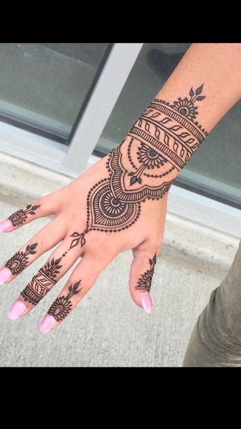 Love Hand Tattoo, Tattoo Designs Hand, Hand Tattoo Images, Love Symbol Tattoos, Indian Henna, Tato Henna, Henna Tattoo Designs Hand, India Love, Hand Tattoos For Women