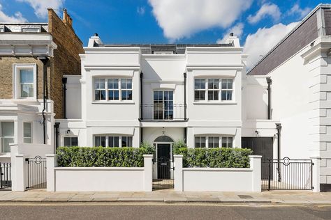 Wonderful family home with spectacular gardens for sale in Chelsea Houses In London, Classical Facade, Modern Family House, City Homes, London Houses, Build Inspiration, Chelsea London, London House, Chelsea House