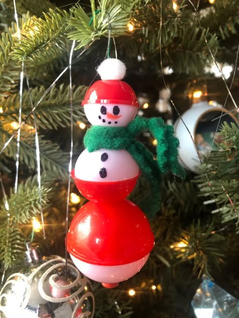 This year’s snowman ornament I made for my grandchildren reflected our love for fishing together. This is made from three sizes of bobbers, simply hooked together by their own hooks. Faces and buttons were done with a permanent marker, the scarf is a bit of fleece fabric and the hat has a glued on pompon to finish the look Fishing Crafts, Fishing Christmas Ornaments, Diy Fishing, Fishing Christmas, Family Christmas Party, Fishing Stuff, Diy Christmas Tree Ornaments, 1st Communion, Snowman Ornament