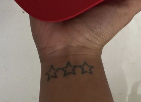 Cute Hand Tattoos, Pretty Hand Tattoos, Black Girls With Tattoos, Tattoos For Black Skin, Dope Tattoos For Women, Pretty Tattoos For Women, Stylist Tattoos, Small Hand Tattoos, Cute Tattoos For Women