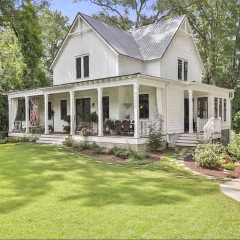 Stephanie| FLORIDA FARMHOUSE on Instagram: “I discovered a gem of a farmhouse! This stunning home features reclaimed wood floors, antique doors, 1200 sf of covered porches and a…” Four Gables House Plan, Casa Country, Country Living Magazine, Modern Farmhouse Exterior, Farmhouse House, House Plans Farmhouse, Boutique Interior, Farmhouse Exterior, Farmhouse Plans