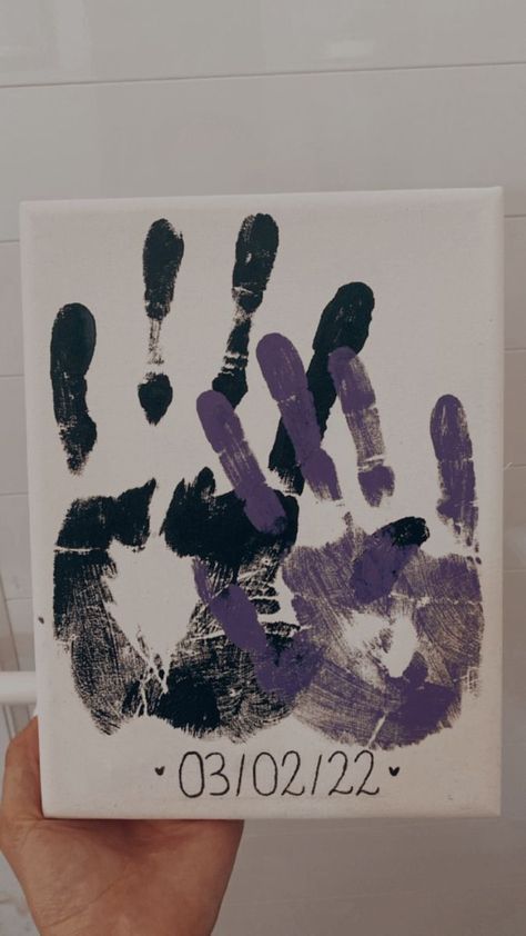 Handprint Art Couples, Couples Art Project, Mains Couple, Couple Crafts, Drawings For Boyfriend, Diy Photo Book, Couples Art, Baby Scrapbook Pages, Bff Gifts Diy