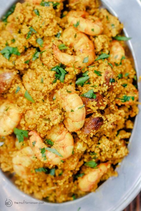 Spicy Couscous Recipe with Shrimp and Chorizo | The Mediterranean Dish. This couscous recipe cooks in 20 minutes! Large shrimp and spicy chorizo with Mediterranean spices and fresh parsley all mixed with instant cooking couscous. Get the step-by-step at T Best Couscous Recipe, Cooking Couscous, Shrimp Couscous, Spicy Couscous, Shrimp And Chorizo, Recipe With Shrimp, Couscous Recipe, The Mediterranean Dish, Mediterranean Spices