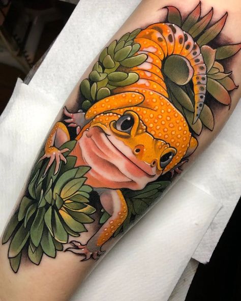 Iguana Tattoo, Gecko Tattoo, Lizard Tattoo, Nerd Tattoo, Traditional Sleeve, Frog Tattoos, Time Tattoos, Neo Traditional, Like Comment Share