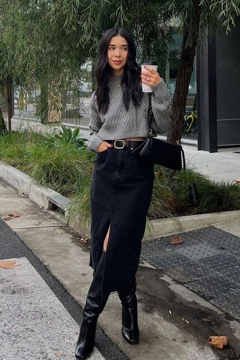 Denim Skirt Outfit Winter, Midi Rock Outfit, Denim Midi Skirt Outfit, Black Denim Skirt Outfit, Black Denim Midi Skirt, Fashionista Outfits, Black Skirt Outfits, Skirt Outfits Fall, Midi Skirt Outfit