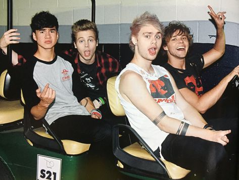 5SOS Rankings on Twitter: "#4 — which era did you become a fan?" 2014 5sos, 5sos 2014, 5sos Michael Clifford, 5sos Tumblr, 5sos Memes, Tumblr Aesthetic, Five Seconds Of Summer, Michael Clifford, Calum Hood