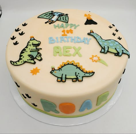 Korean Cake Dinosaur, Bento Cake Dino, Small Dinosaur Cake, Dino Cake Ideas, Dinosaur Cake Design, Dinosaurus Cake, Dinosaur Cakes For Boys, Dinosaur Themed Cake, Dino Birthday Cake