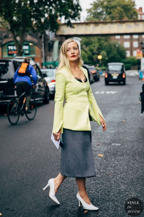 Kate Foley, 2020 Street Style, Reportage Photography, Chic Skirts, Street Snap, Streetstyle Fashion, Street Look, Street Chic, Fashion Outfit