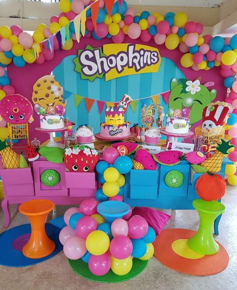 Shopkins Birthday Party Dessert Table and Decor @maelifiestas Trolls Craft, Shopkins Birthday Party Decoration, Shopkins Birthday Party Ideas, Shopkins Invitations, Shopkins Party Decorations, Birthday Party Dessert Table, Shopkins Bday, Shopkins Birthday Party, Shopkins Party