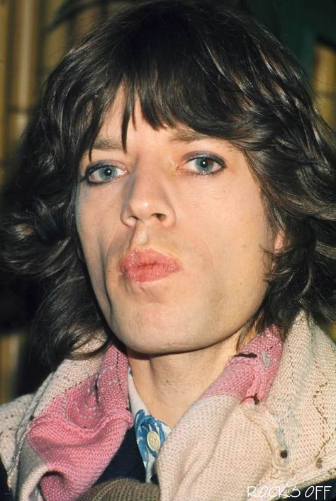 Mick Jagger Rolling Stones, Rollin Stones, Moves Like Jagger, Band Fashion, Charlie Watts, 90s Girl, Rock And Roll Bands, Vintage Icons, Keith Richards