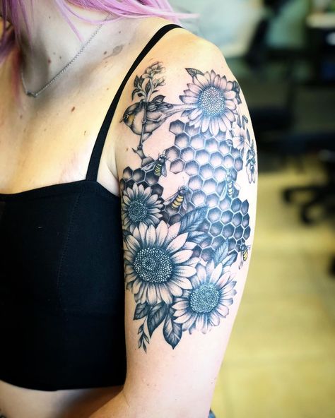 Thigh Piece Tattoos, Side Tattoos Women, Honeycomb Tattoo, Clever Tattoos, Floral Tattoo Sleeve, Tattoo Collection, Stylist Tattoos, Bee Tattoo, Sunflower Tattoo