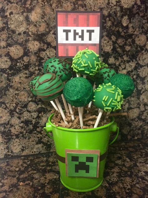 Minecraft Cake Pop Ideas, Minecraft Cakepops Ideas, Mycraft Birthday Cake, Easy Minecraft Cupcakes, Minecraft Pull Apart Cupcake Cake, Minecraft Cakepops, Minecraft Cake Ideas Boys, Minecraft Desserts, Minecraft Theme Cake