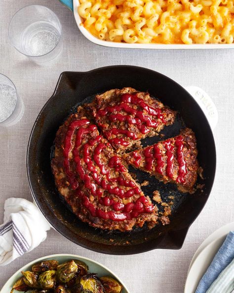 Mom's Meatloaf Recipe, Skillet Meatloaf, Cast Iron Recipes Dinner, Sunday Family Dinner, Cast Iron Skillet Recipes Dinner, Mackenzie Smith, Smoked Mac And Cheese, Cast Iron Skillet Cooking, Iron Recipes