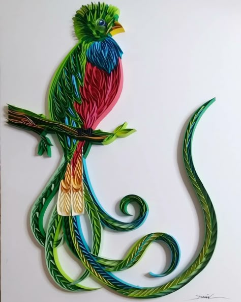 #ave #pajaro #quetzal #verde #filigrana #quilling #papel #paper #paperart #paperartist #papercraft #quillingdesign #quillibgcreations #danart Guatemala Drawings, Quetzal Tattoo Guatemalan, Guatemalan Tattoo, Quetzal Art, Starbucks Drawing, Quetzal Tattoo, Desert Tattoo, Mexican Culture Art, Mayan Art