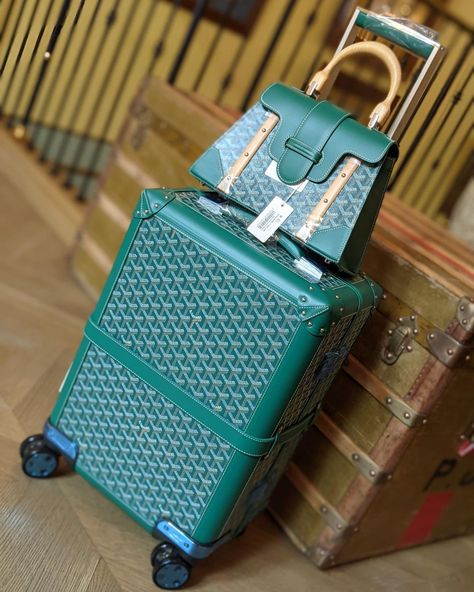 Goyard Suitcase, Goyard Luggage, Luxury Suitcase, Luxury Travel Bag, Suitcase Travel, Luxury Bags Collection, Handbag Essentials, Elegant Dresses Classy, Luxury Lifestyle Dreams