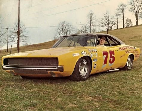 Nascar Racers, Old School Muscle Cars, 1970 Dodge Charger, Old American Cars, 1969 Dodge Charger, Old Muscle Cars, General Lee, Classic Race Cars, Nascar Race Cars