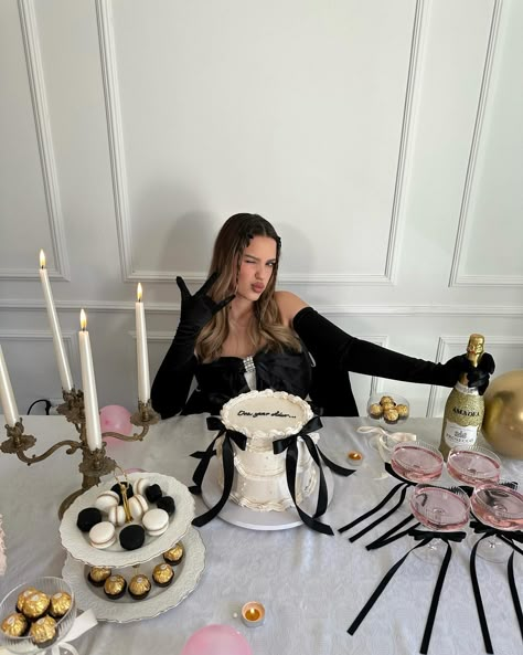 One year older and still…🖤[finish the sentence] #birthdaygirl Cute Birthday Poses, Birthday Cake Picture Ideas, Birthday Outfits Ideas, Finish The Sentence, 25 Birthday, Vintage Birthday Cakes, Winter Birthday Parties, Birthday Cake Pictures, Cute Birthday Pictures