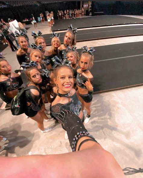 Cheerleading Pics, Cheer Photography, Cheer Routines, Allstar Cheerleading, Cheer Extreme, Cheerleading Photos, Cheerleading Stunt, Cute Cheer Pictures, Cheers Photo