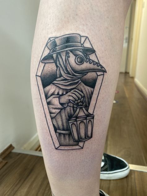 Pleg Doctor Tattoos, American Traditional Plague Doctor, Plaque Doctor Tattoo, Traditional Plague Doctor Tattoo, Plague Doctor Tattoo, Tattoo Tshirt, Doctor Tattoo, Husband Tattoo, Plague Doctors