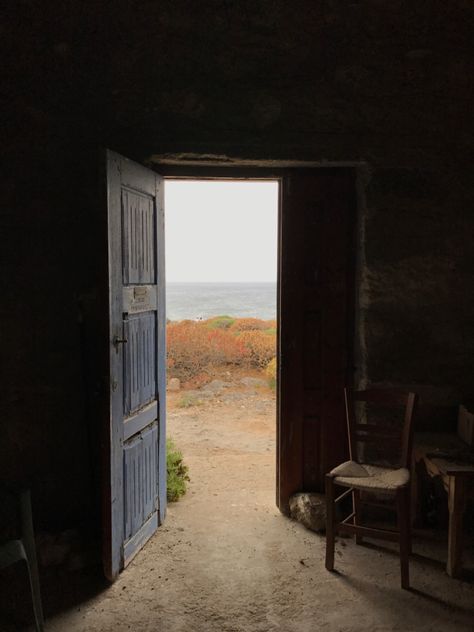 Shadow doorway photography inspiration Walking Through Door Reference, Person Opening Door Drawing Reference, Doorway Aesthetic, Doorway Silhouette, Doorway Photoshoot, Open Door Aesthetic, Mysterious Doorway Drawing, Standing In Doorway, Doorway Photography