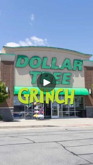 Diy Grinch Tree Topper, Grinch Door Ideas, Grinch Tree Diy, Diy Grinch Decor, Grinch Diy Christmas Decorations, Grinch Christmas Tree Diy, Dollar Tree Grinch, Grinch Trees Ideas, Dollar Tree Grinch Ideas